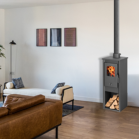 Holzofen Evros 7 kW von Sannover mit hohem Wirkungsgrad und kompaktem Design.